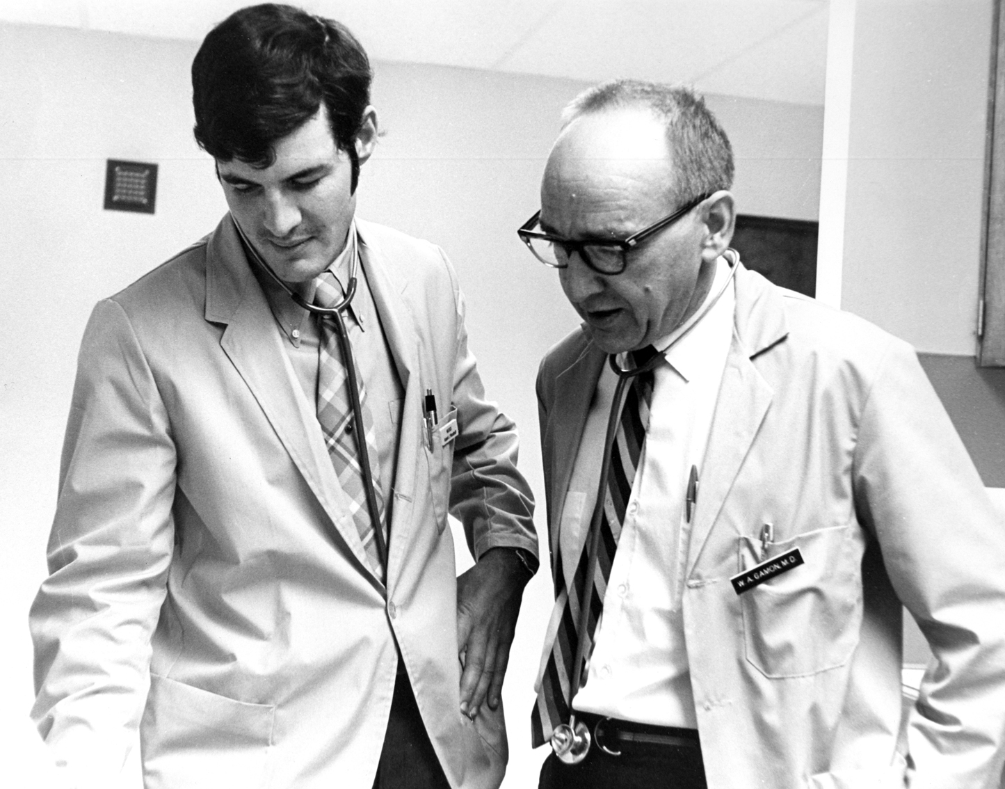 Bob Woodruff of MEDEX Seattle Class 1 with his preceptor, Dr. Gamon at the Cheney Clinic in 1968.